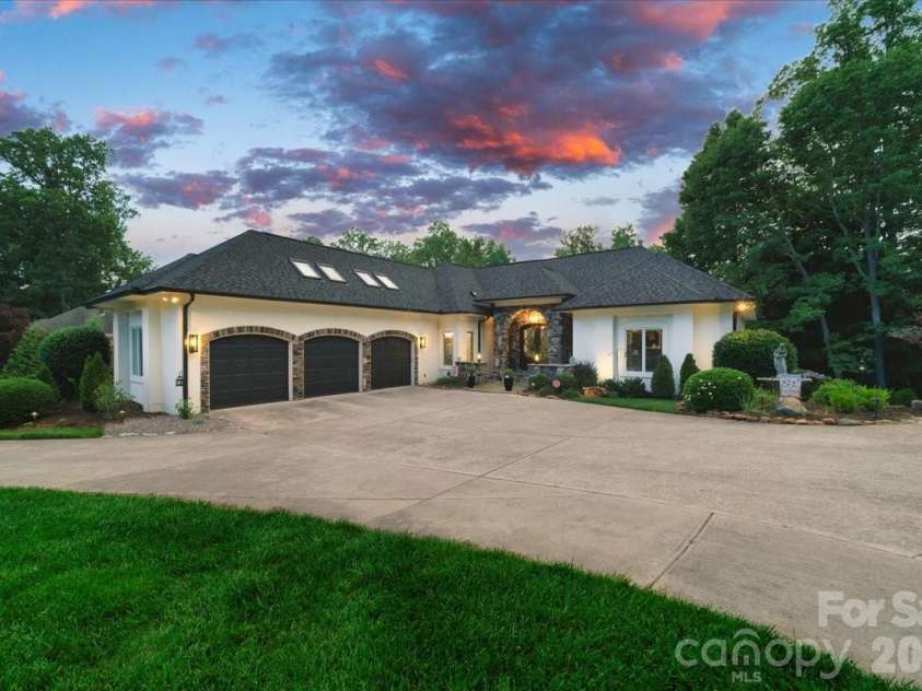9128 Shorewood Place, Belmont, NC 29012.  MLS# CAR4380728, YatesRealty ID 40360. 