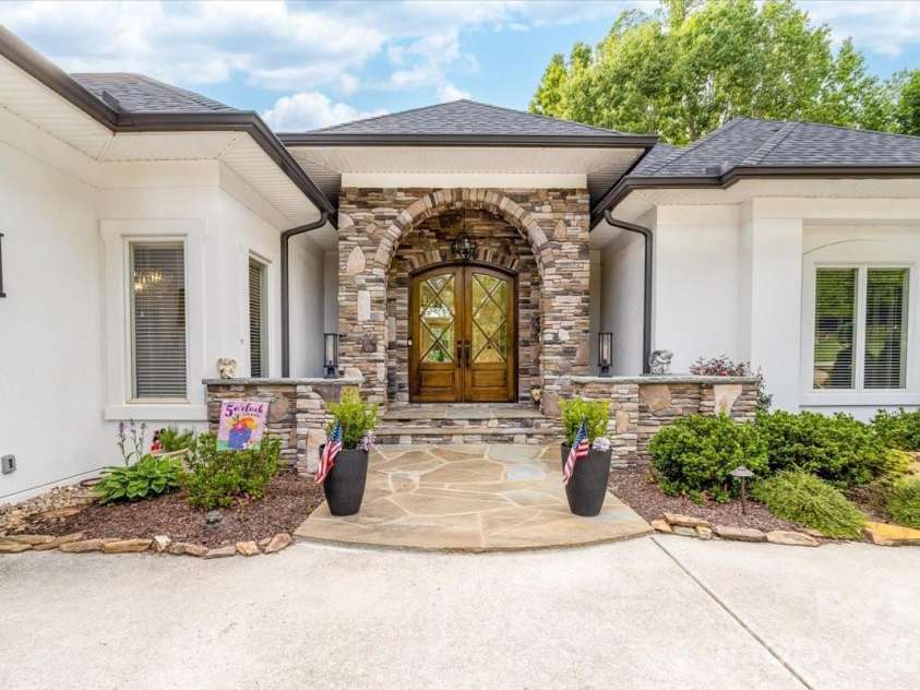 9128 Shorewood Place, Belmont, NC 29012.  MLS# CAR4380728, YatesRealty ID 40360. 