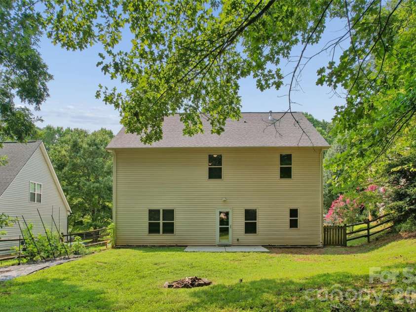 8402 Bampton Drive, Concord, NC 28027.  MLS# CAR4408985, YatesRealty ID 40366. 