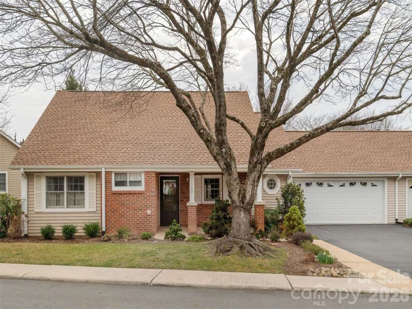 1109 Citation Circle, Hendersonville, NC 28739.  MLS# CAR4353667, YatesRealty ID 4037. 