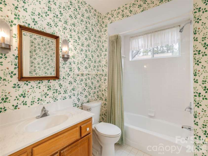 1109 Citation Circle, Hendersonville, NC 28739.  MLS# CAR4353667, YatesRealty ID 4037. 