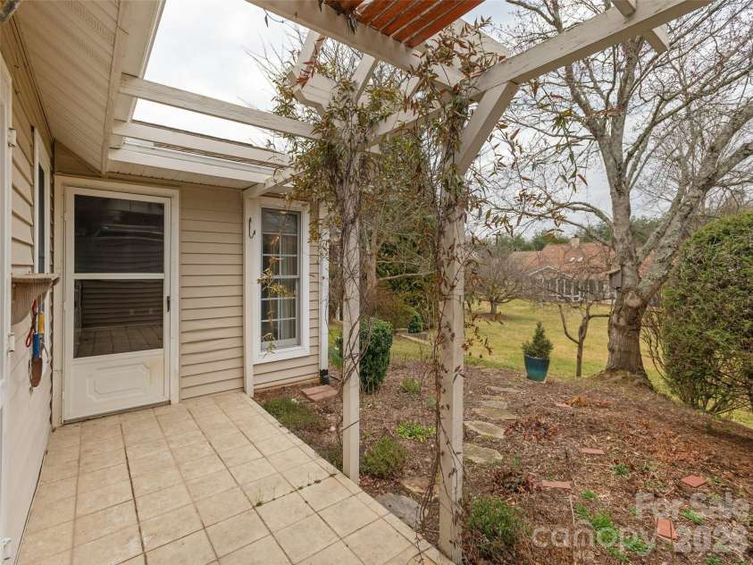 1109 Citation Circle, Hendersonville, NC 28739.  MLS# CAR4353667, YatesRealty ID 4037. 
