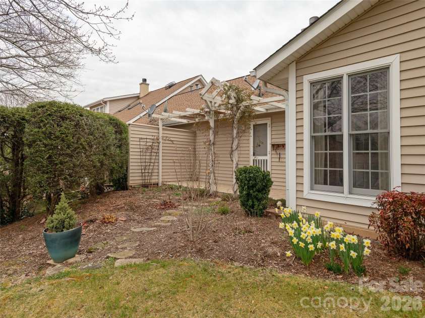 1109 Citation Circle, Hendersonville, NC 28739.  MLS# CAR4353667, YatesRealty ID 4037. 