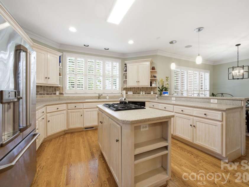 1016 Firethorne Club Drive, Waxhaw, NC 28173.  MLS# CAR4393647, YatesRealty ID 40370. Kitchen with stainless appliances