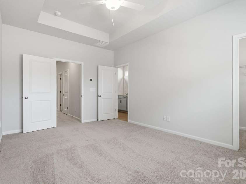 4636 Lakeview Road, Charlotte, NC 28216.  MLS# CAR4406332, YatesRealty ID 40371. 