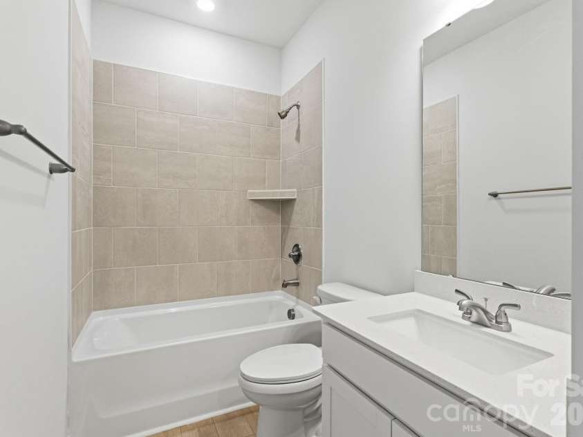 4636 Lakeview Road, Charlotte, NC 28216.  MLS# CAR4406332, YatesRealty ID 40371. 