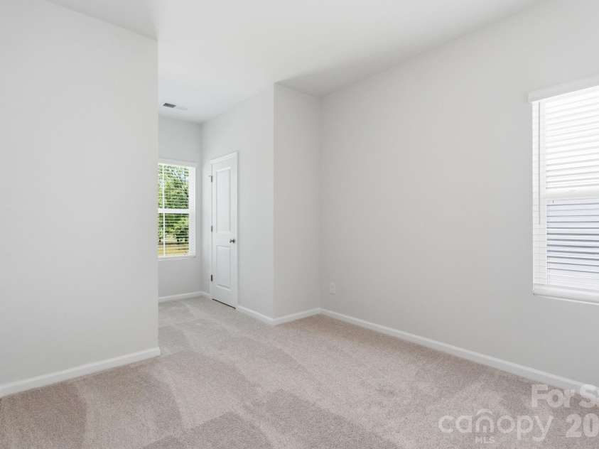 4636 Lakeview Road, Charlotte, NC 28216.  MLS# CAR4406332, YatesRealty ID 40371. 