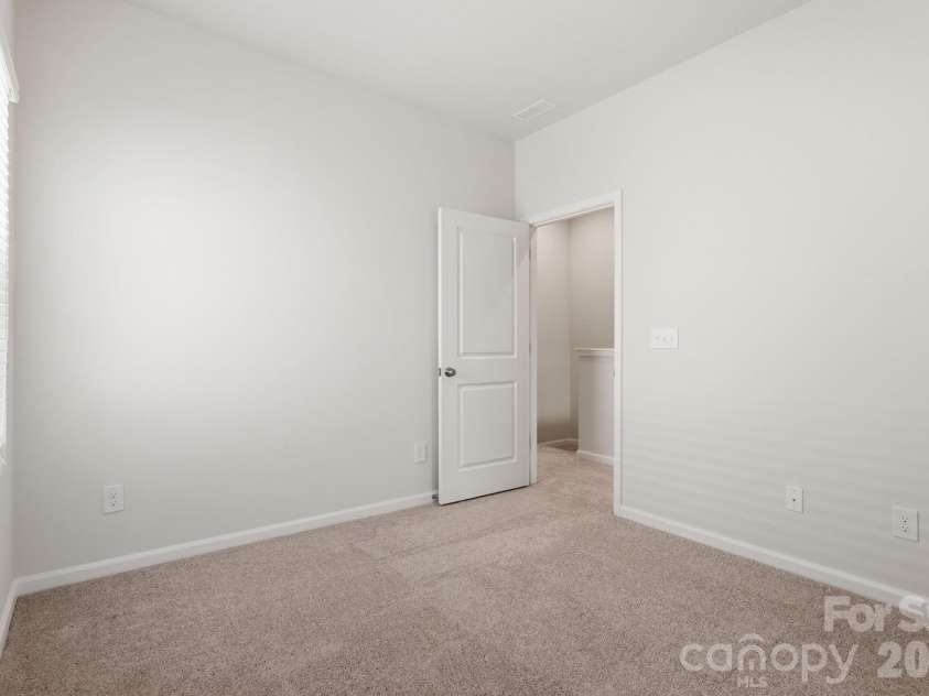 4636 Lakeview Road, Charlotte, NC 28216.  MLS# CAR4406332, YatesRealty ID 40371. 