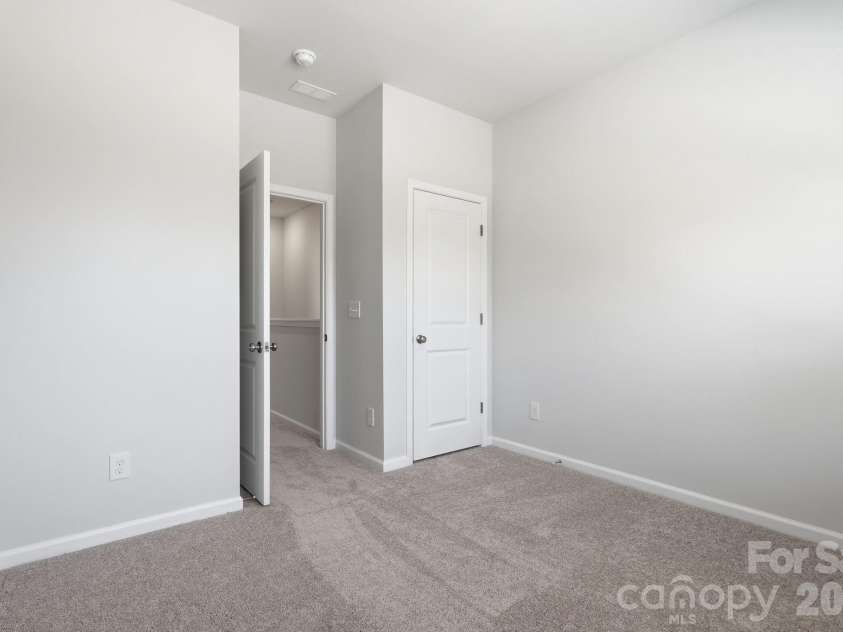 4636 Lakeview Road, Charlotte, NC 28216.  MLS# CAR4406332, YatesRealty ID 40371. 