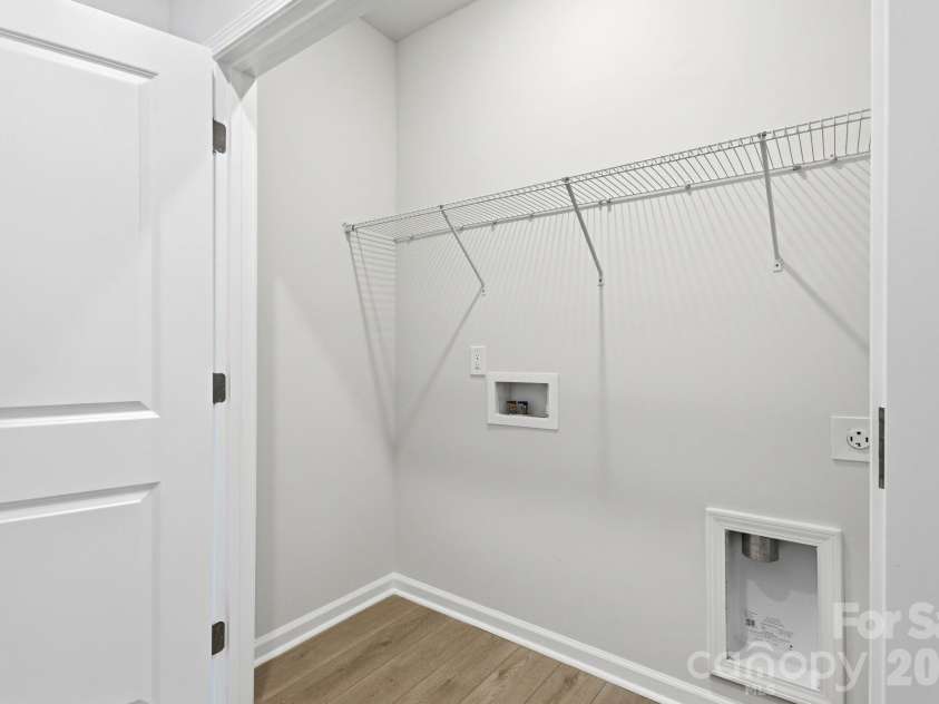4636 Lakeview Road, Charlotte, NC 28216.  MLS# CAR4406332, YatesRealty ID 40371. 