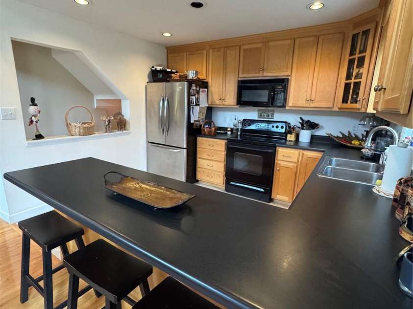 128 Hillcrest Road, Newland, NC 28657.  MLS# CAR4336111, YatesRealty ID 40372. Kitchen Bar