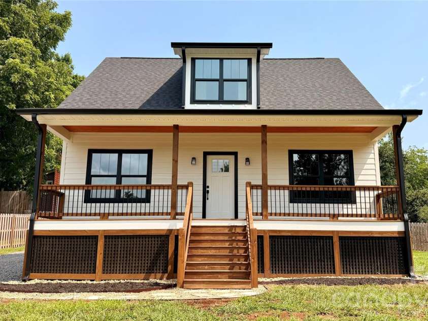 8 Lily Crossing Lane, Black Mountain, NC 28711.  MLS# CAR4408271, YatesRealty ID 40373. 