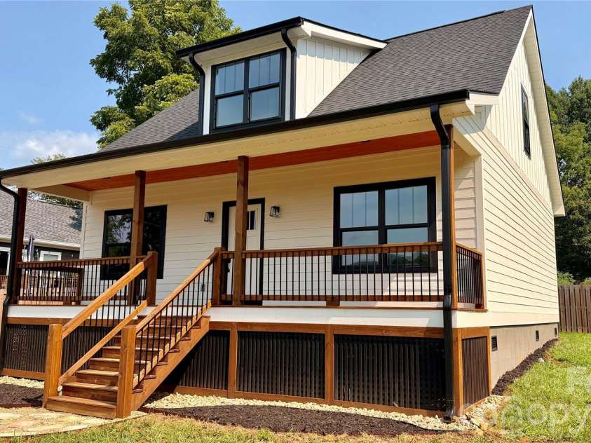 8 Lily Crossing Lane, Black Mountain, NC 28711.  MLS# CAR4408271, YatesRealty ID 40373. 