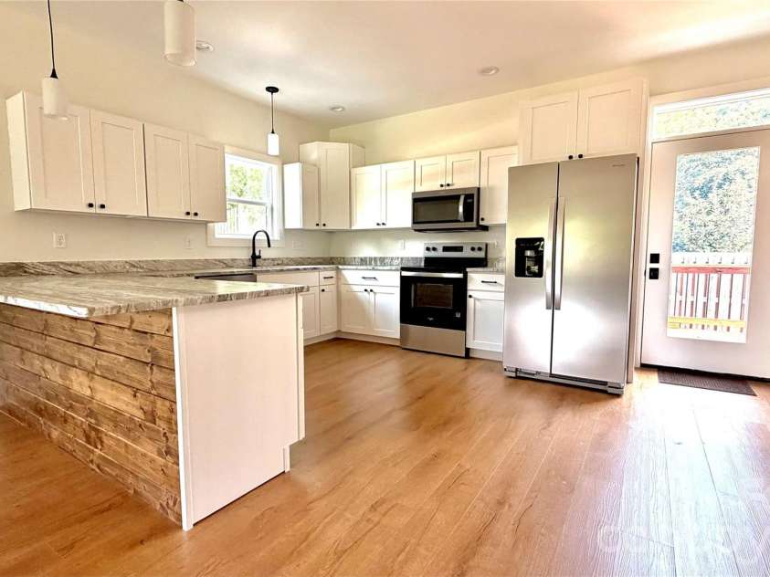 8 Lily Crossing Lane, Black Mountain, NC 28711.  MLS# CAR4408271, YatesRealty ID 40373. 