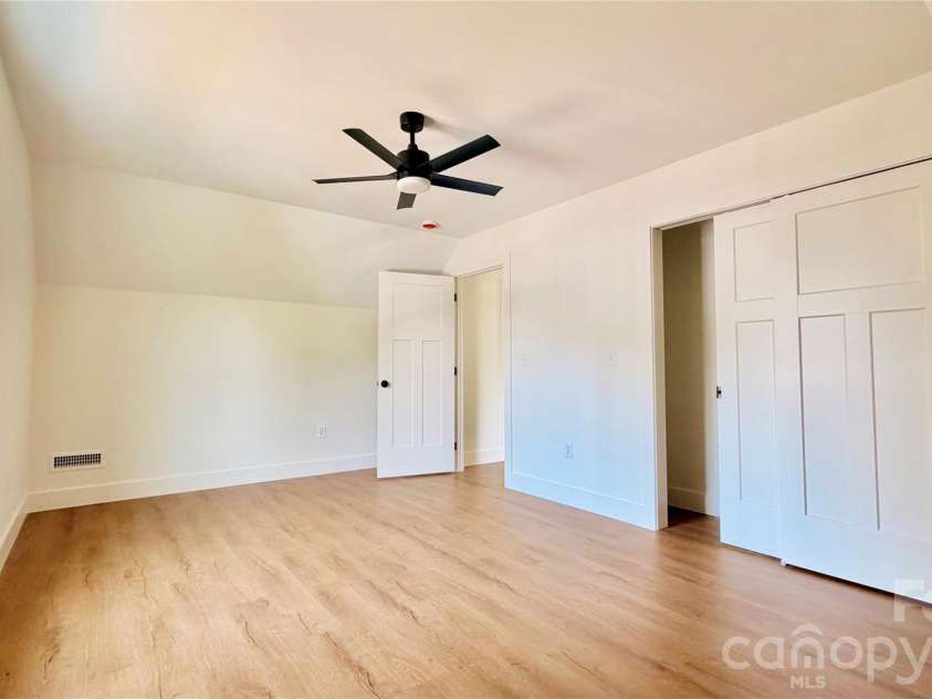 8 Lily Crossing Lane, Black Mountain, NC 28711.  MLS# CAR4408271, YatesRealty ID 40373. 