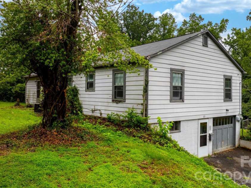 101 Harris Drive, Morganton, NC 28655.  MLS# CAR4405527, YatesRealty ID 40374. 