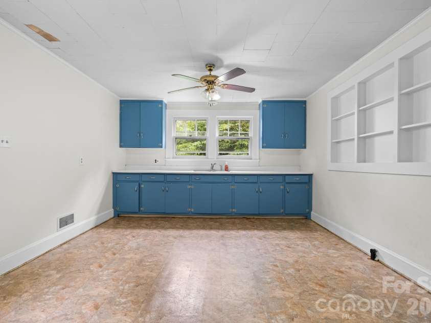 101 Harris Drive, Morganton, NC 28655.  MLS# CAR4405527, YatesRealty ID 40374. 