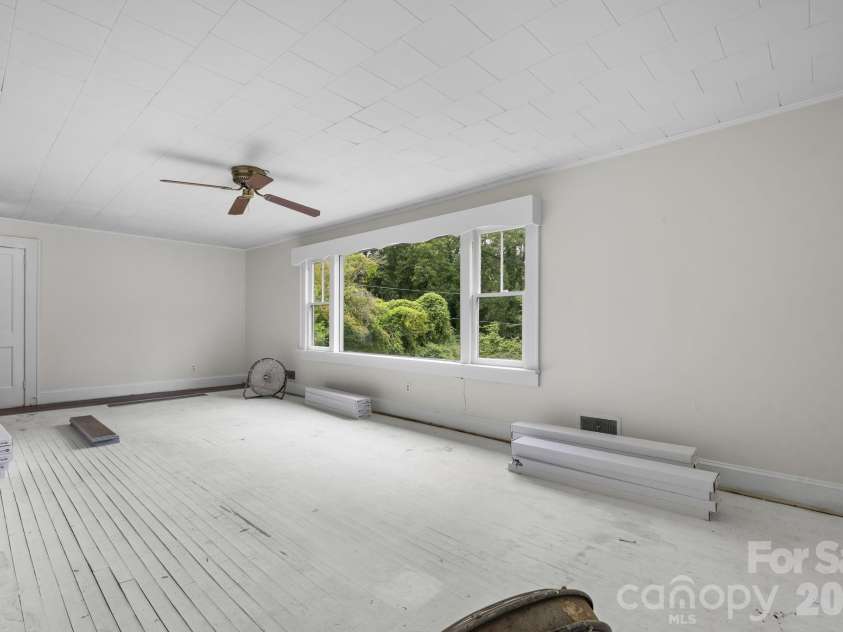 101 Harris Drive, Morganton, NC 28655.  MLS# CAR4405527, YatesRealty ID 40374. 