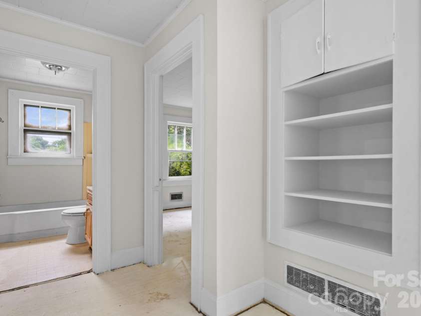 101 Harris Drive, Morganton, NC 28655.  MLS# CAR4405527, YatesRealty ID 40374. 