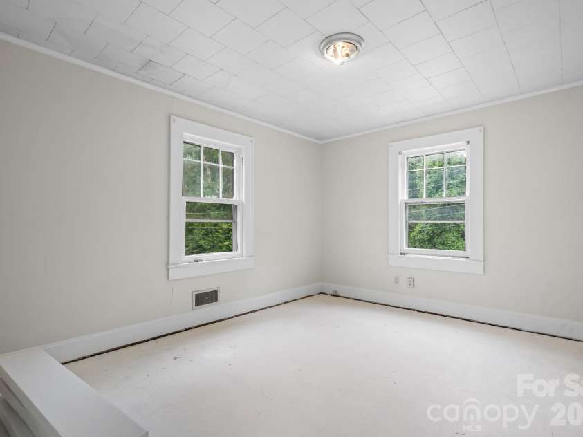 101 Harris Drive, Morganton, NC 28655.  MLS# CAR4405527, YatesRealty ID 40374. 