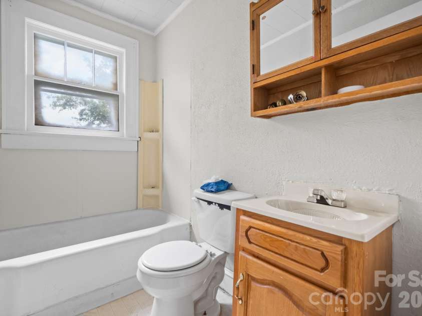101 Harris Drive, Morganton, NC 28655.  MLS# CAR4405527, YatesRealty ID 40374. 