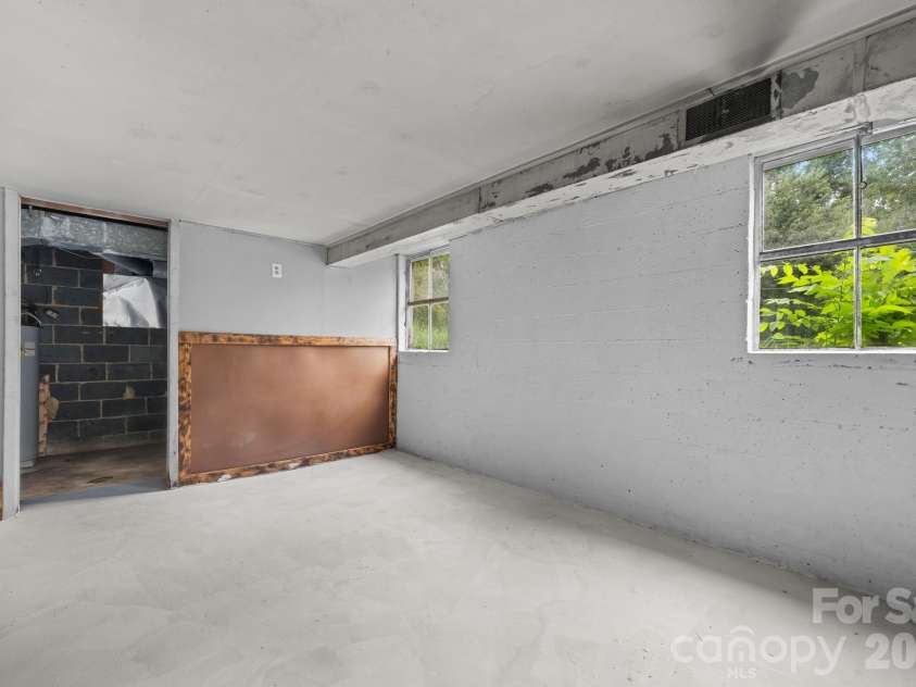101 Harris Drive, Morganton, NC 28655.  MLS# CAR4405527, YatesRealty ID 40374. 