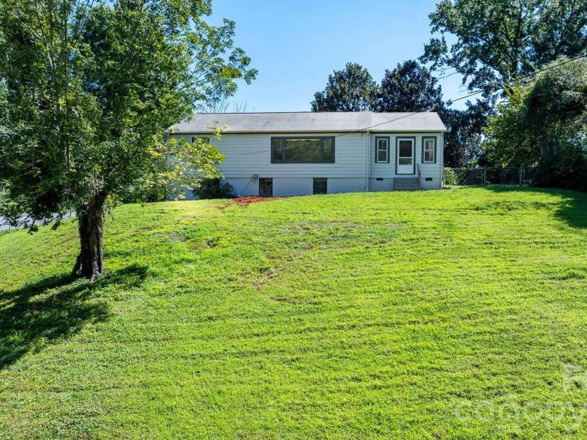 101 Harris Drive, Morganton, NC 28655.  MLS# CAR4405527, YatesRealty ID 40374. 