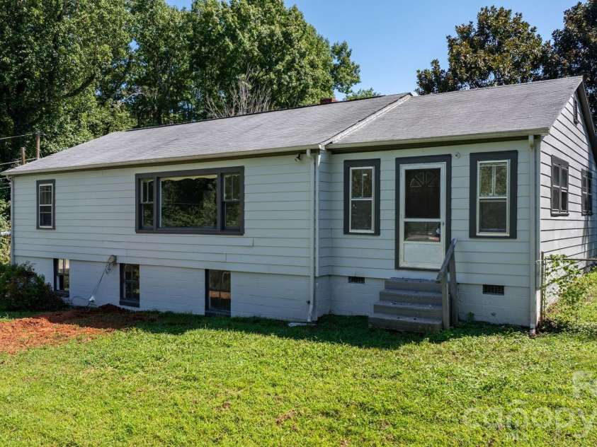 101 Harris Drive, Morganton, NC 28655.  MLS# CAR4405527, YatesRealty ID 40374. 