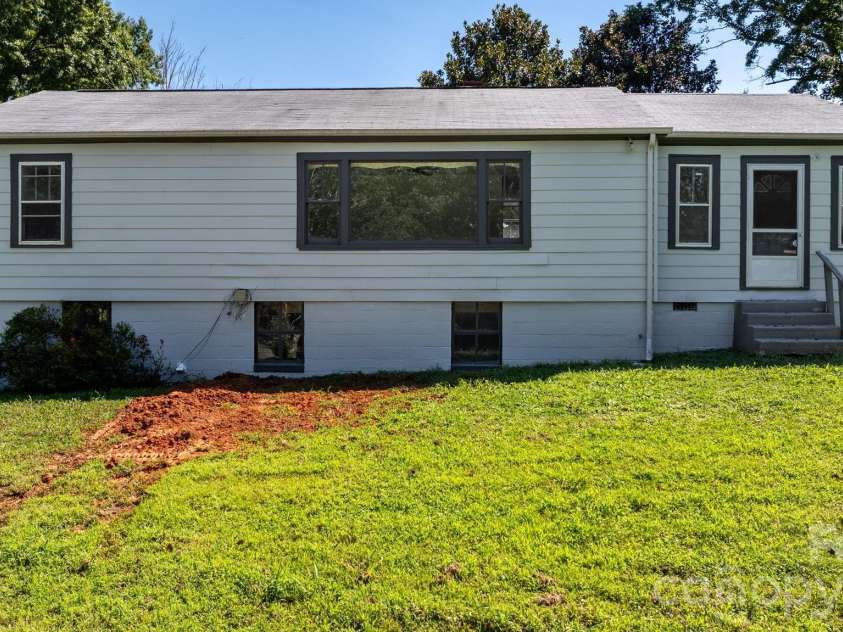 101 Harris Drive, Morganton, NC 28655.  MLS# CAR4405527, YatesRealty ID 40374. 