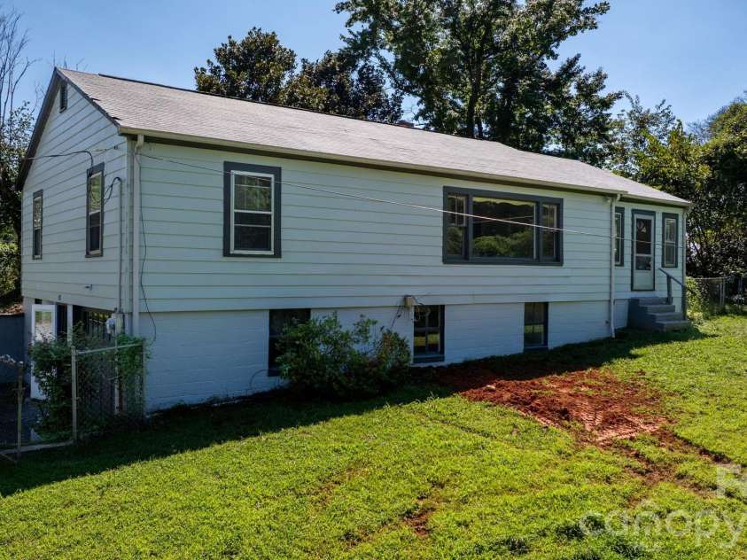 101 Harris Drive, Morganton, NC 28655.  MLS# CAR4405527, YatesRealty ID 40374. 