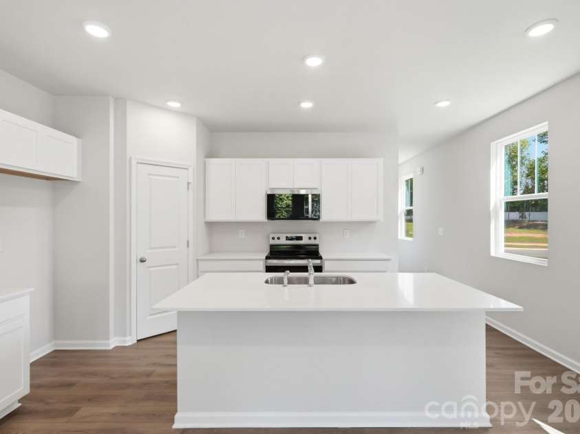 3201 Meadow Knoll Drive, Charlotte, NC 28269.  MLS# CAR4403189, YatesRealty ID 40378. 