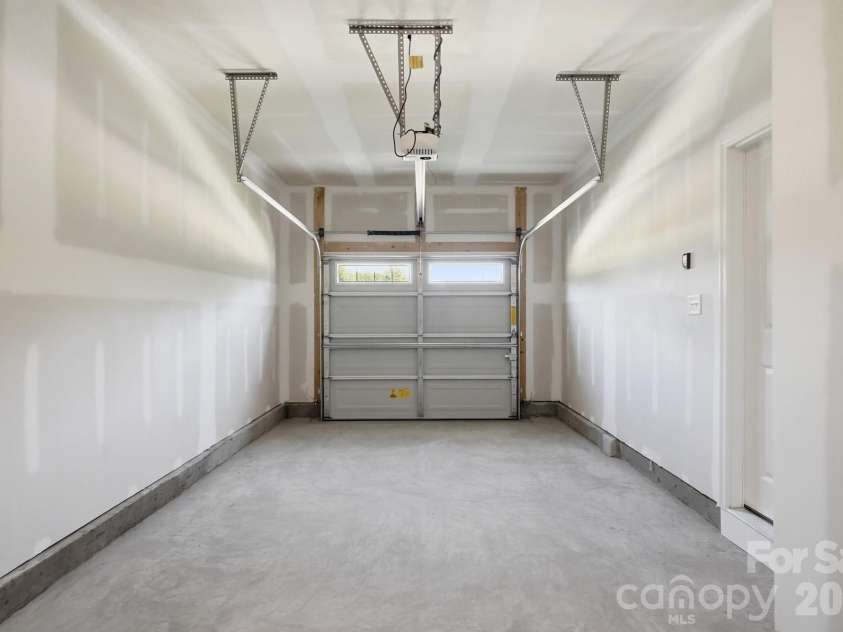 3201 Meadow Knoll Drive, Charlotte, NC 28269.  MLS# CAR4403189, YatesRealty ID 40378. 
