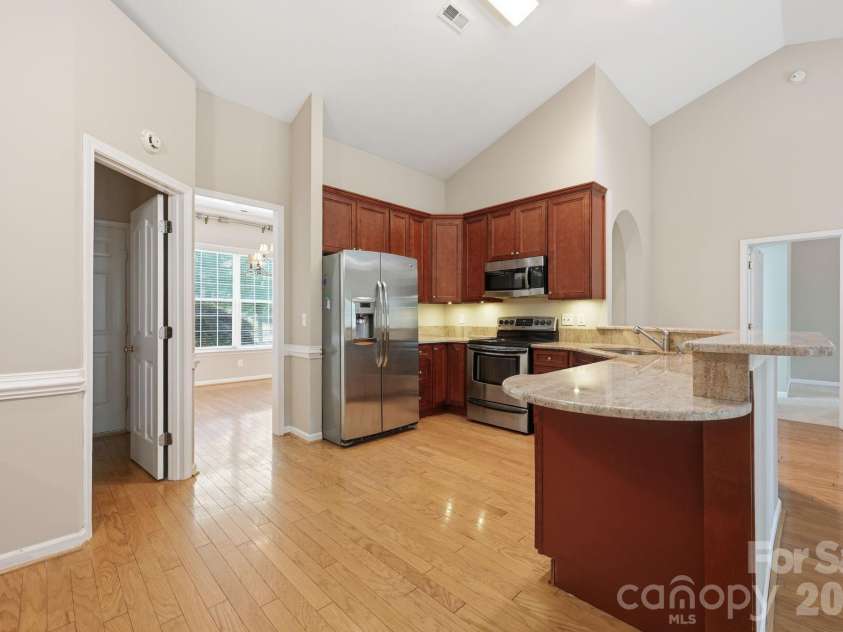 16904 Taft Court, Huntersville, NC 28078.  MLS# CAR4394406, YatesRealty ID 40379. Kitchen