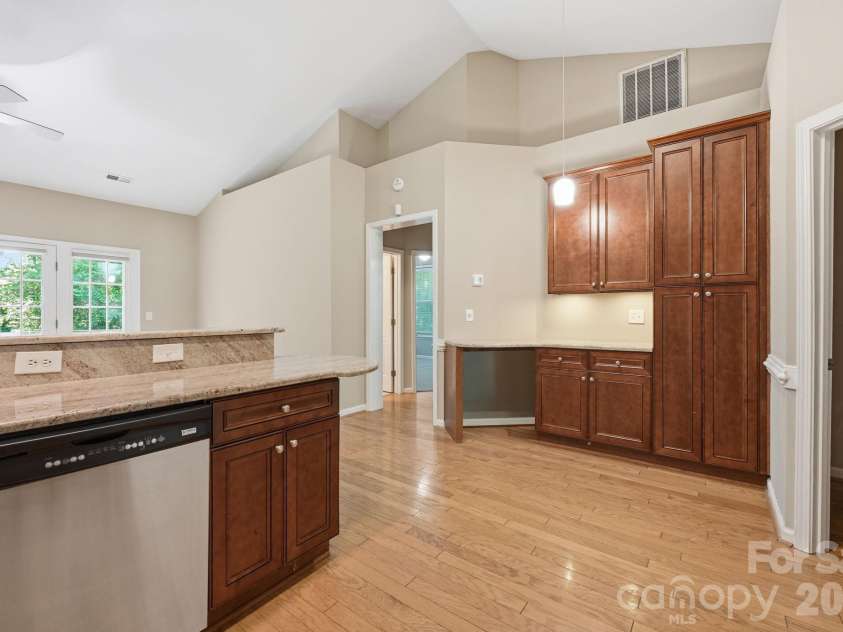 16904 Taft Court, Huntersville, NC 28078.  MLS# CAR4394406, YatesRealty ID 40379. Kitchen