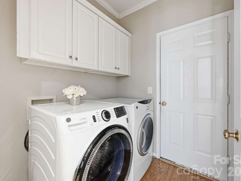 16904 Taft Court, Huntersville, NC 28078.  MLS# CAR4394406, YatesRealty ID 40379. Laundry Room