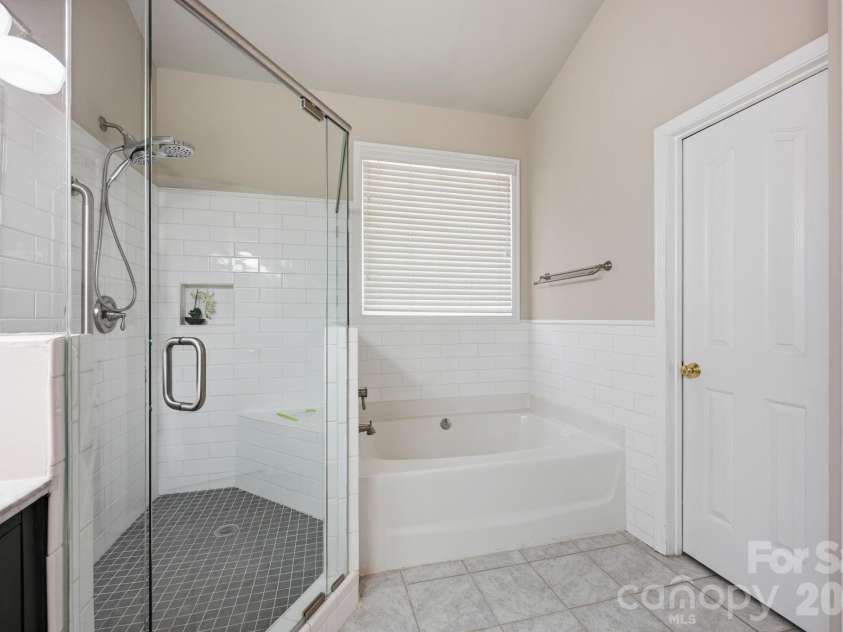 16904 Taft Court, Huntersville, NC 28078.  MLS# CAR4394406, YatesRealty ID 40379. Primary Bath