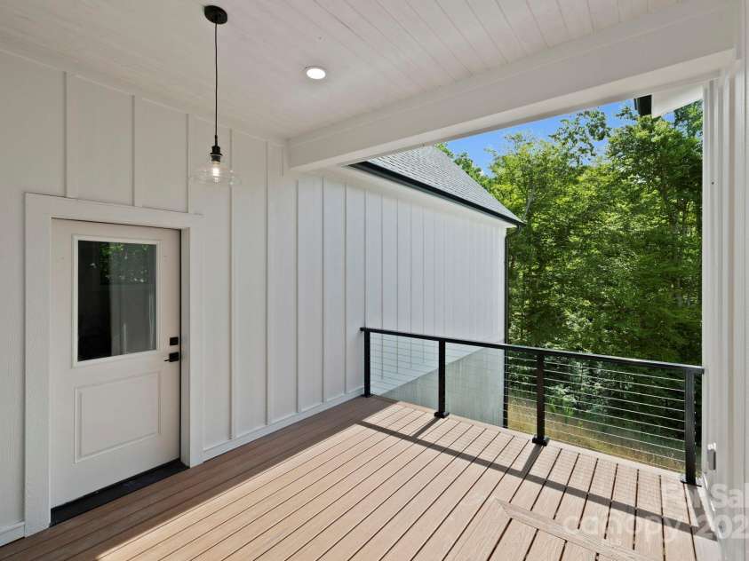 1018 Willow Ridge Drive, Hendersonville, NC 28739.  MLS# CAR4162432, YatesRealty ID 4038. 