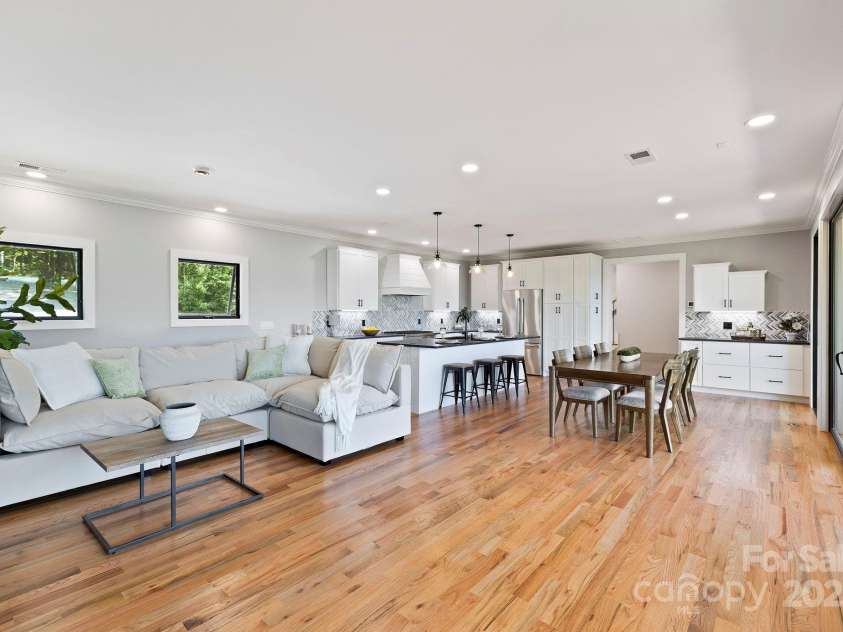 1018 Willow Ridge Drive, Hendersonville, NC 28739.  MLS# CAR4162432, YatesRealty ID 4038. 