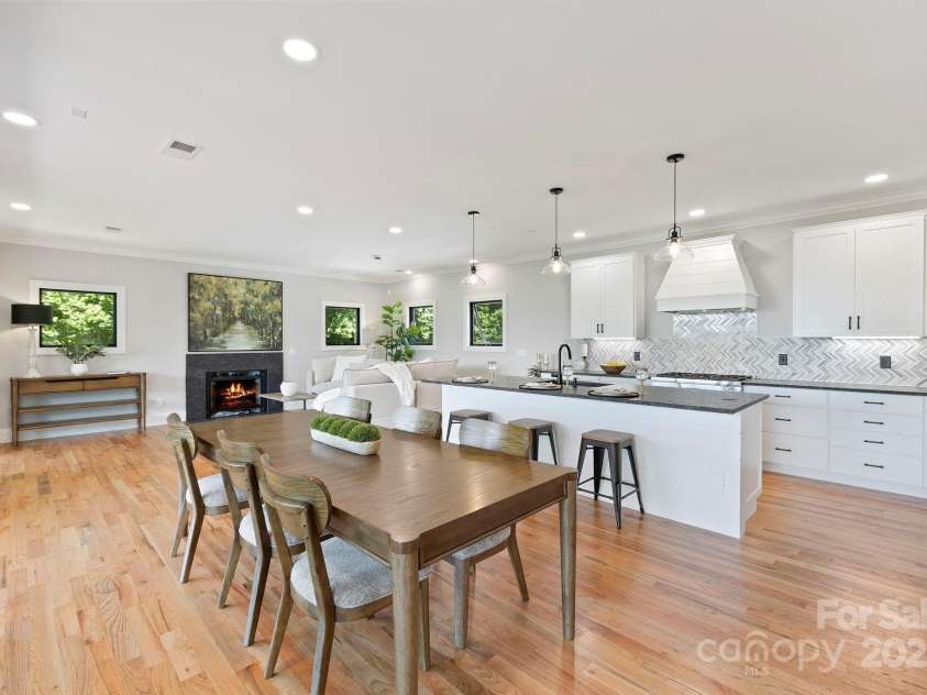 1018 Willow Ridge Drive, Hendersonville, NC 28739.  MLS# CAR4162432, YatesRealty ID 4038. 