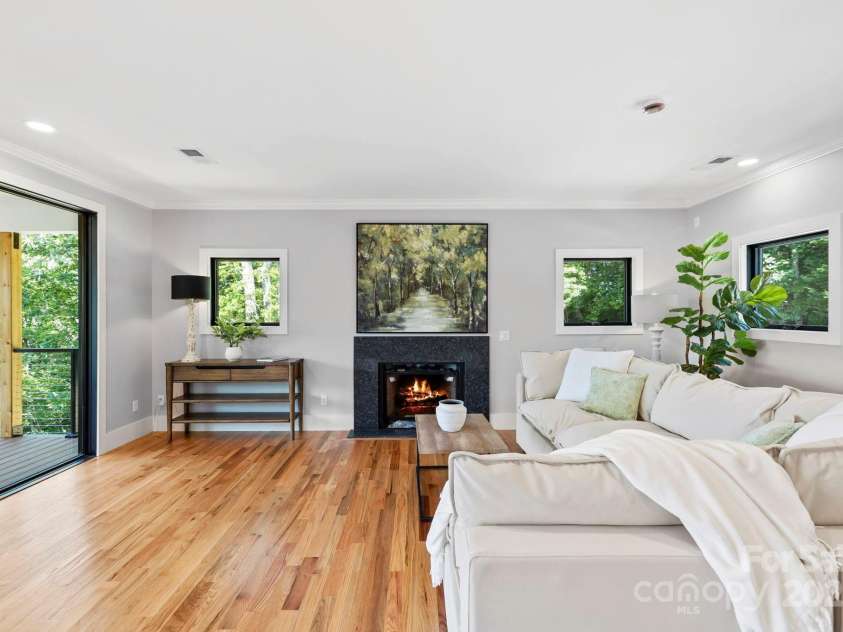 1018 Willow Ridge Drive, Hendersonville, NC 28739.  MLS# CAR4162432, YatesRealty ID 4038. 