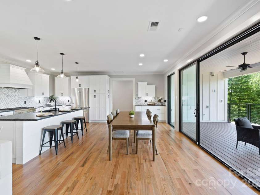 1018 Willow Ridge Drive, Hendersonville, NC 28739.  MLS# CAR4162432, YatesRealty ID 4038. 