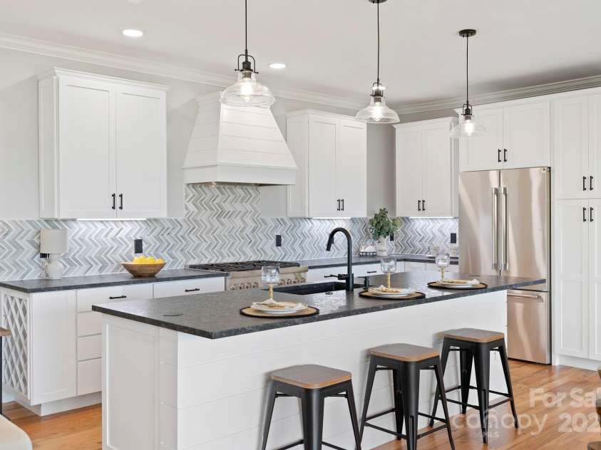 1018 Willow Ridge Drive, Hendersonville, NC 28739.  MLS# CAR4162432, YatesRealty ID 4038. 