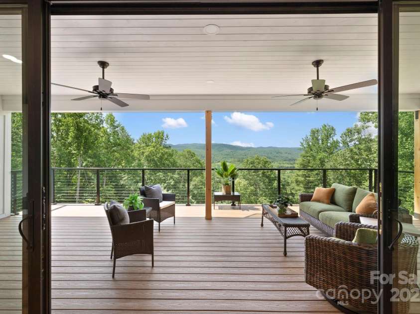 1018 Willow Ridge Drive, Hendersonville, NC 28739.  MLS# CAR4162432, YatesRealty ID 4038. 