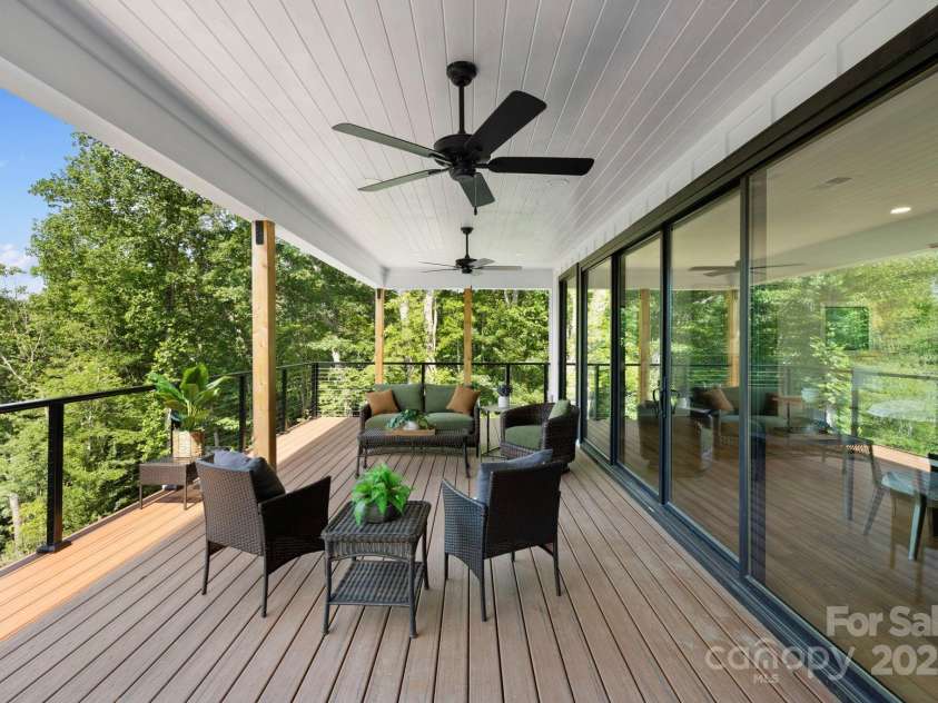 1018 Willow Ridge Drive, Hendersonville, NC 28739.  MLS# CAR4162432, YatesRealty ID 4038. 