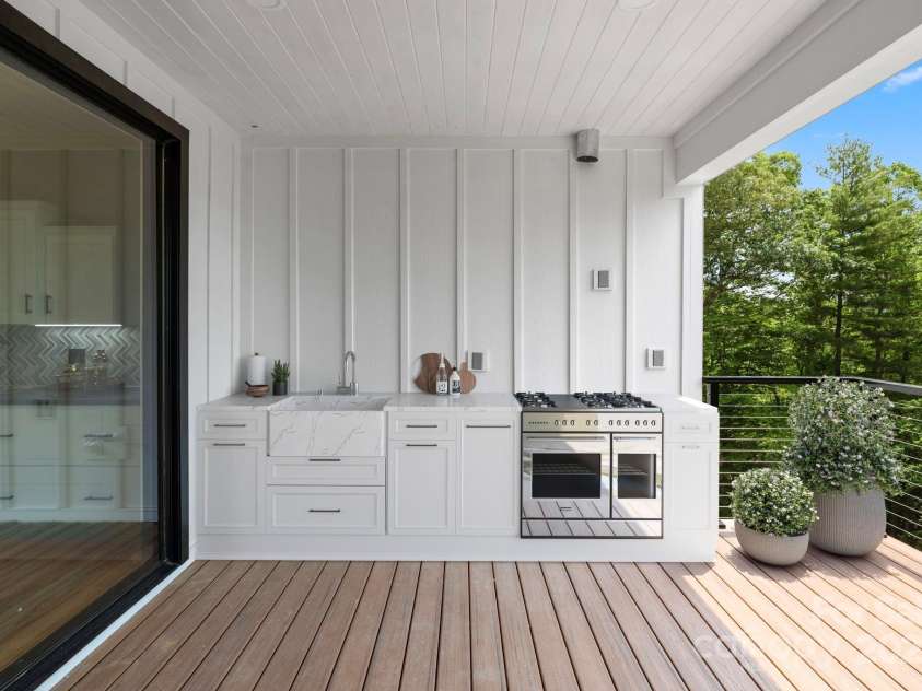 1018 Willow Ridge Drive, Hendersonville, NC 28739.  MLS# CAR4162432, YatesRealty ID 4038. 