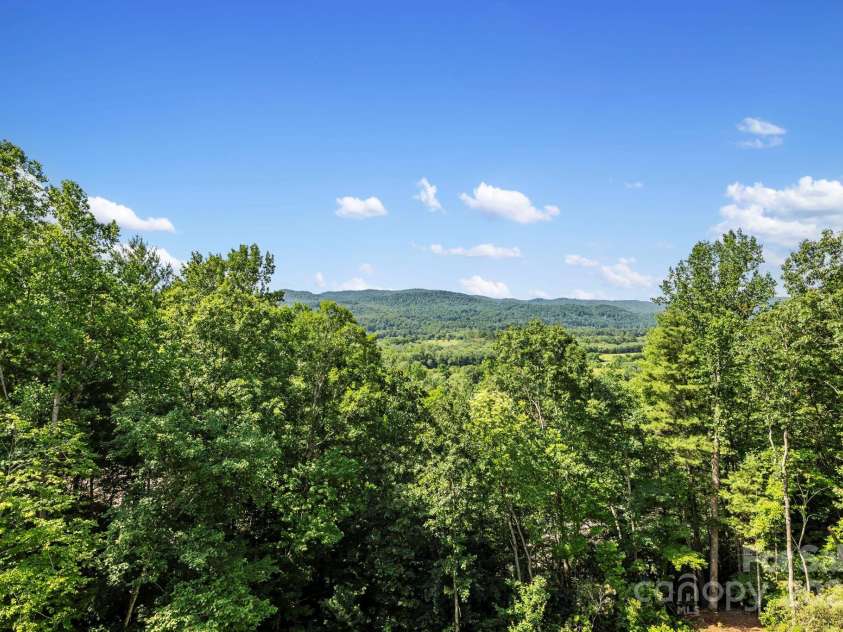 1018 Willow Ridge Drive, Hendersonville, NC 28739.  MLS# CAR4162432, YatesRealty ID 4038. 