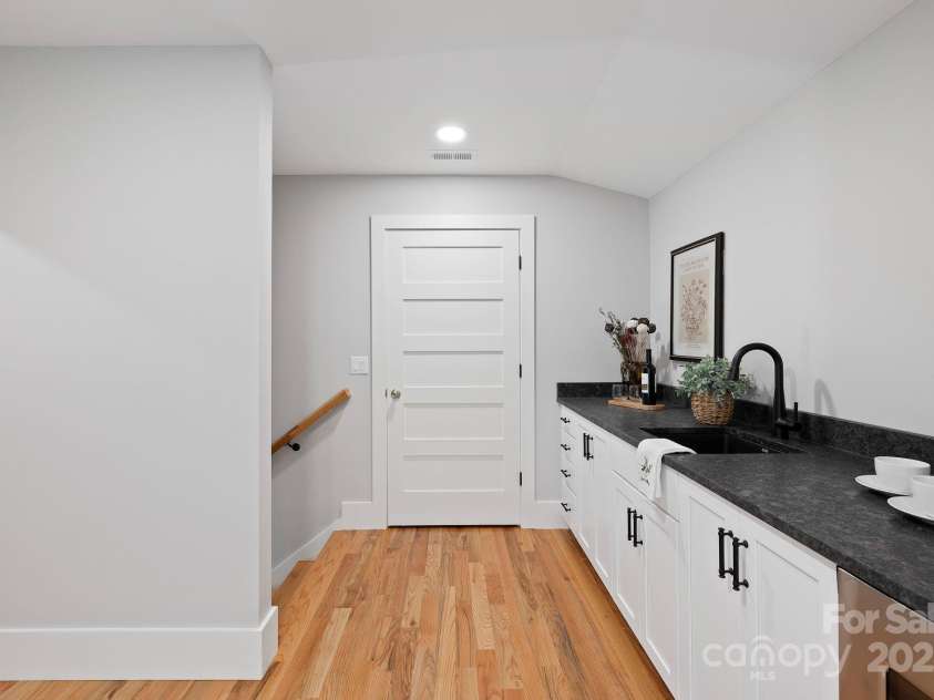 1018 Willow Ridge Drive, Hendersonville, NC 28739.  MLS# CAR4162432, YatesRealty ID 4038. 