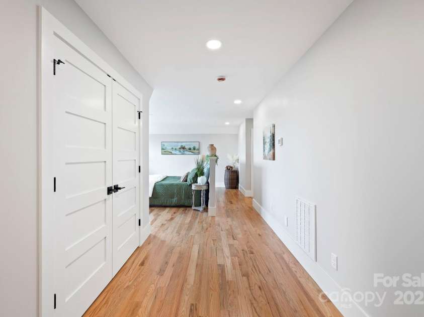 1018 Willow Ridge Drive, Hendersonville, NC 28739.  MLS# CAR4162432, YatesRealty ID 4038. 