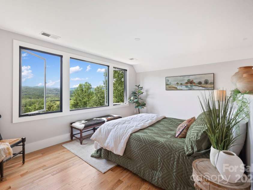 1018 Willow Ridge Drive, Hendersonville, NC 28739.  MLS# CAR4162432, YatesRealty ID 4038. 