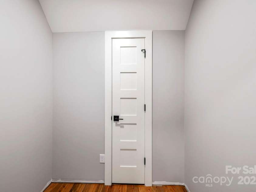 1018 Willow Ridge Drive, Hendersonville, NC 28739.  MLS# CAR4162432, YatesRealty ID 4038. 